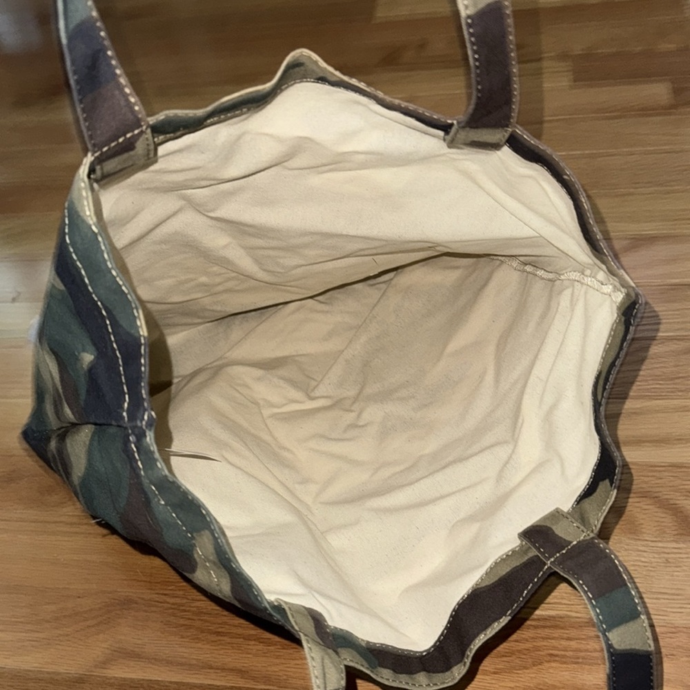 J. Crew NWT❗️Camouflage Tote with Orange Logo - Picture 4 of 5